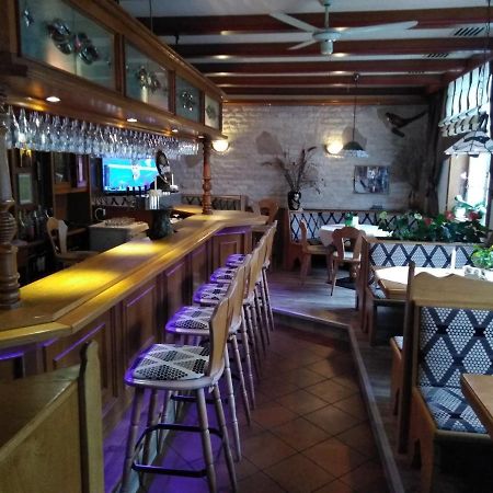 Hotel Stadt Luegde Ngoại thất bức ảnh