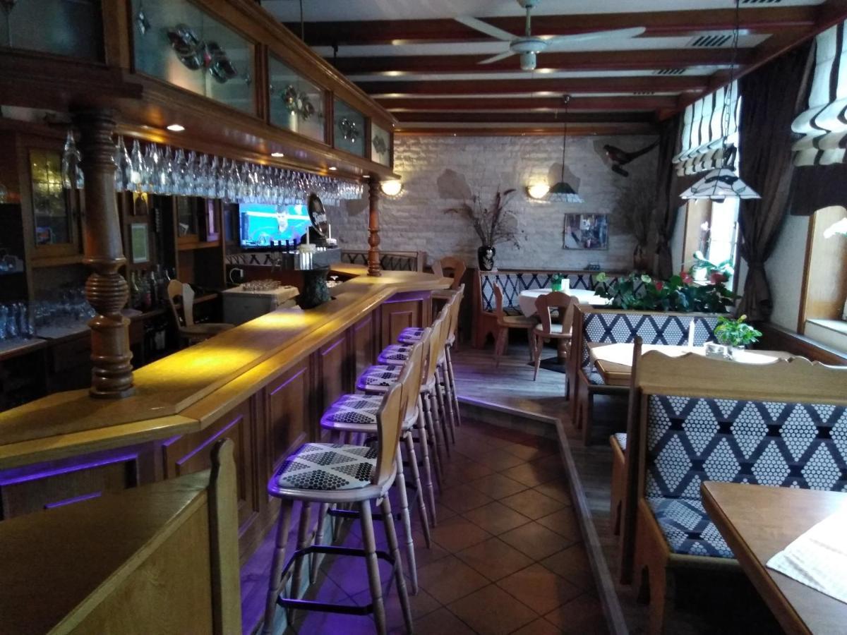 Hotel Stadt Luegde Ngoại thất bức ảnh