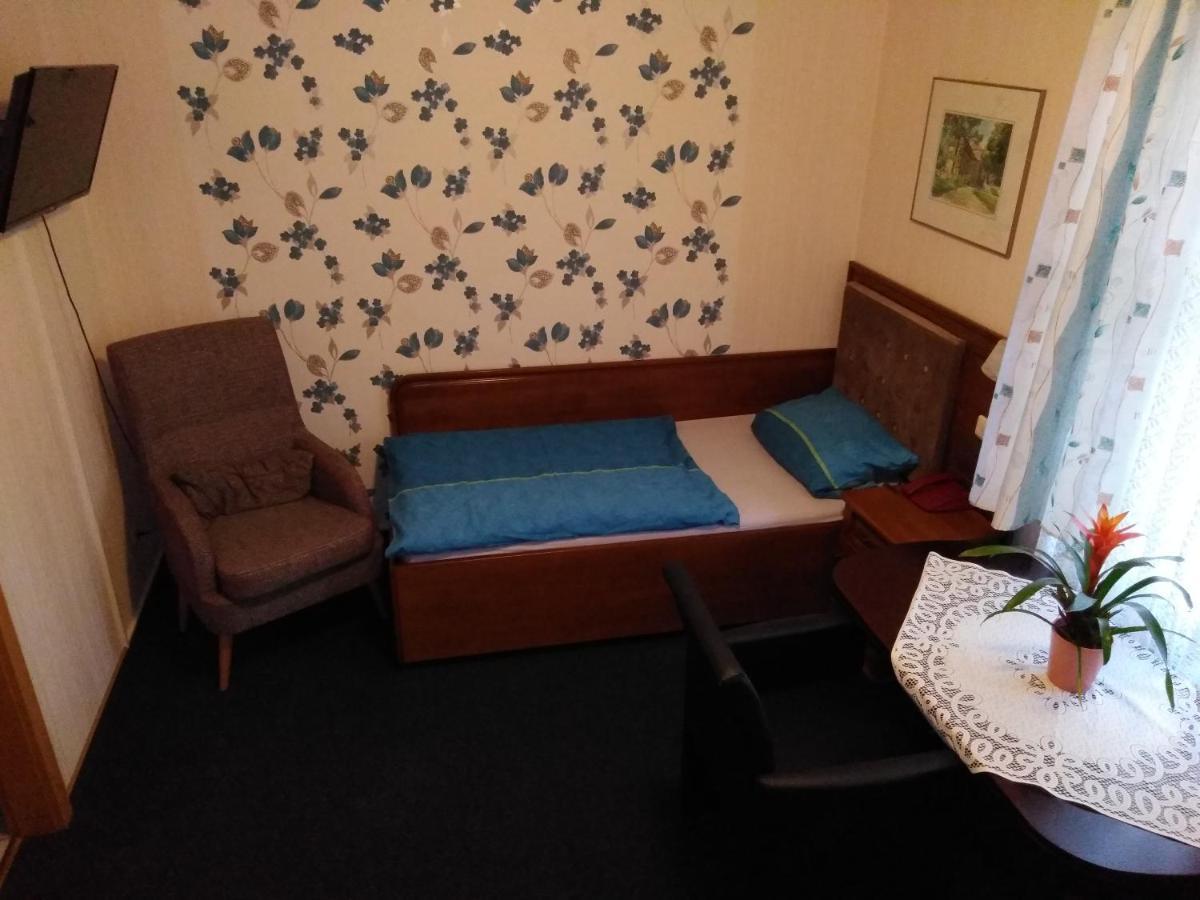 Hotel Stadt Luegde Ngoại thất bức ảnh