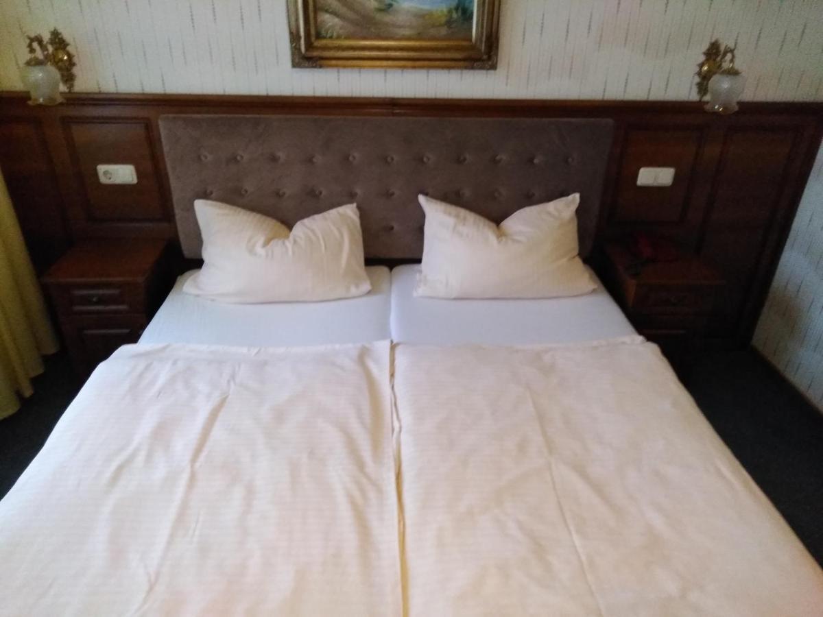 Hotel Stadt Luegde Ngoại thất bức ảnh