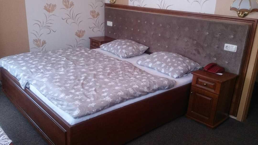 Hotel Stadt Luegde Ngoại thất bức ảnh
