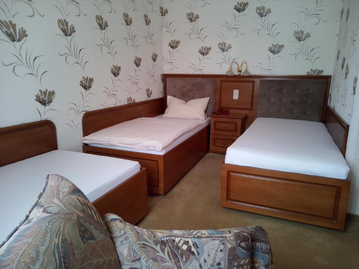 Hotel Stadt Luegde Ngoại thất bức ảnh