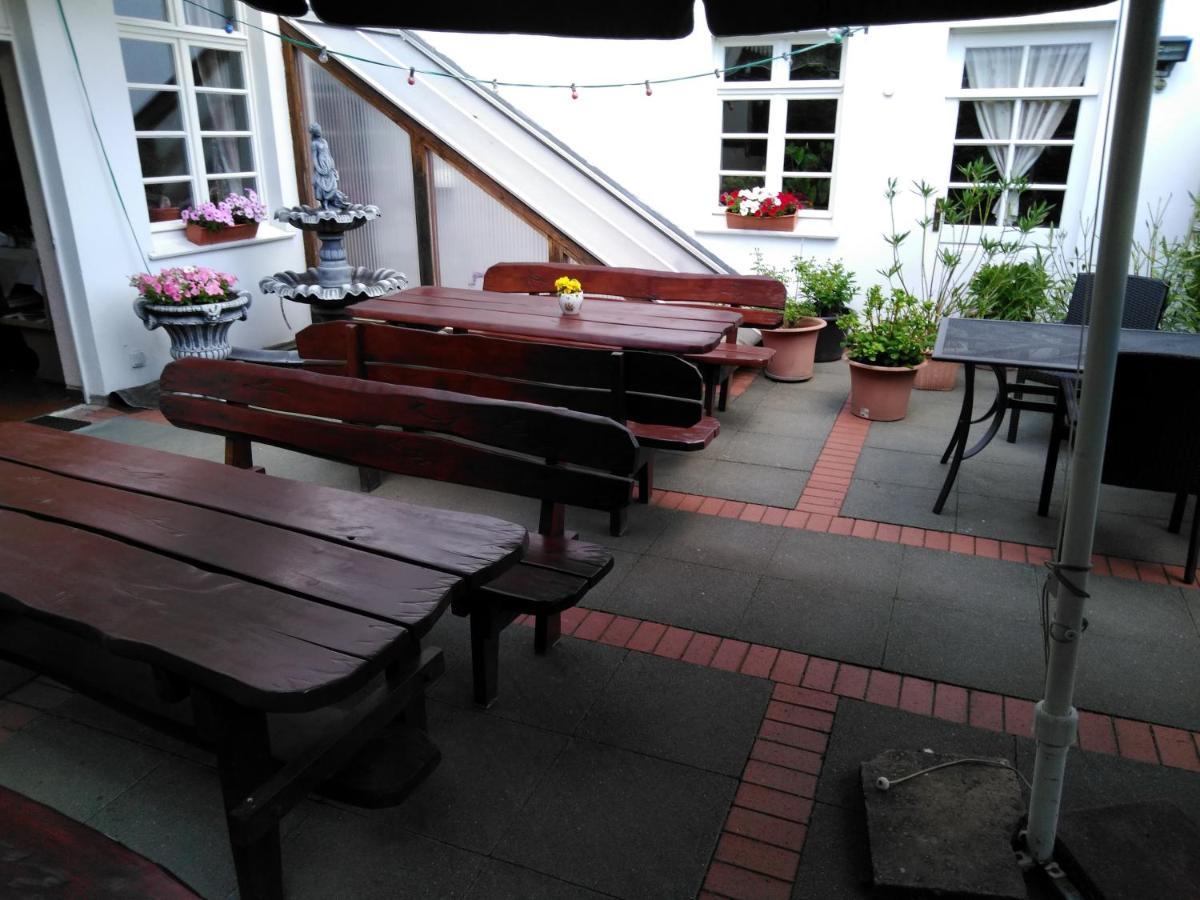 Hotel Stadt Luegde Ngoại thất bức ảnh